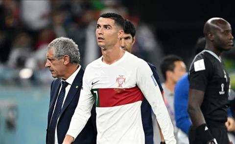 HLV Fernandos Santos thừa nhận không hài lòng với Ronaldo 